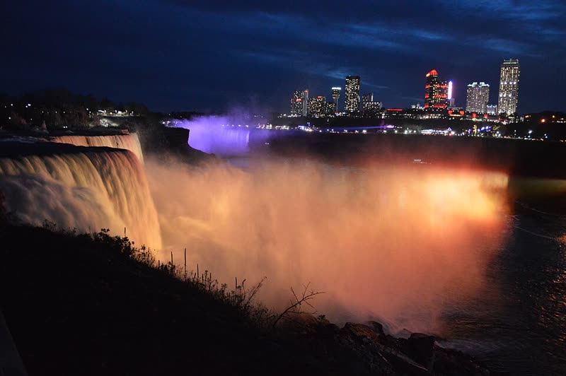 Niagara Falls illuminated in color at night